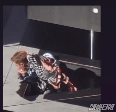 MIRROR演唱會第三場成員Frankie墮下舞台，幾乎再跌入舞台下方，幸好及時有人伸手將他托住。